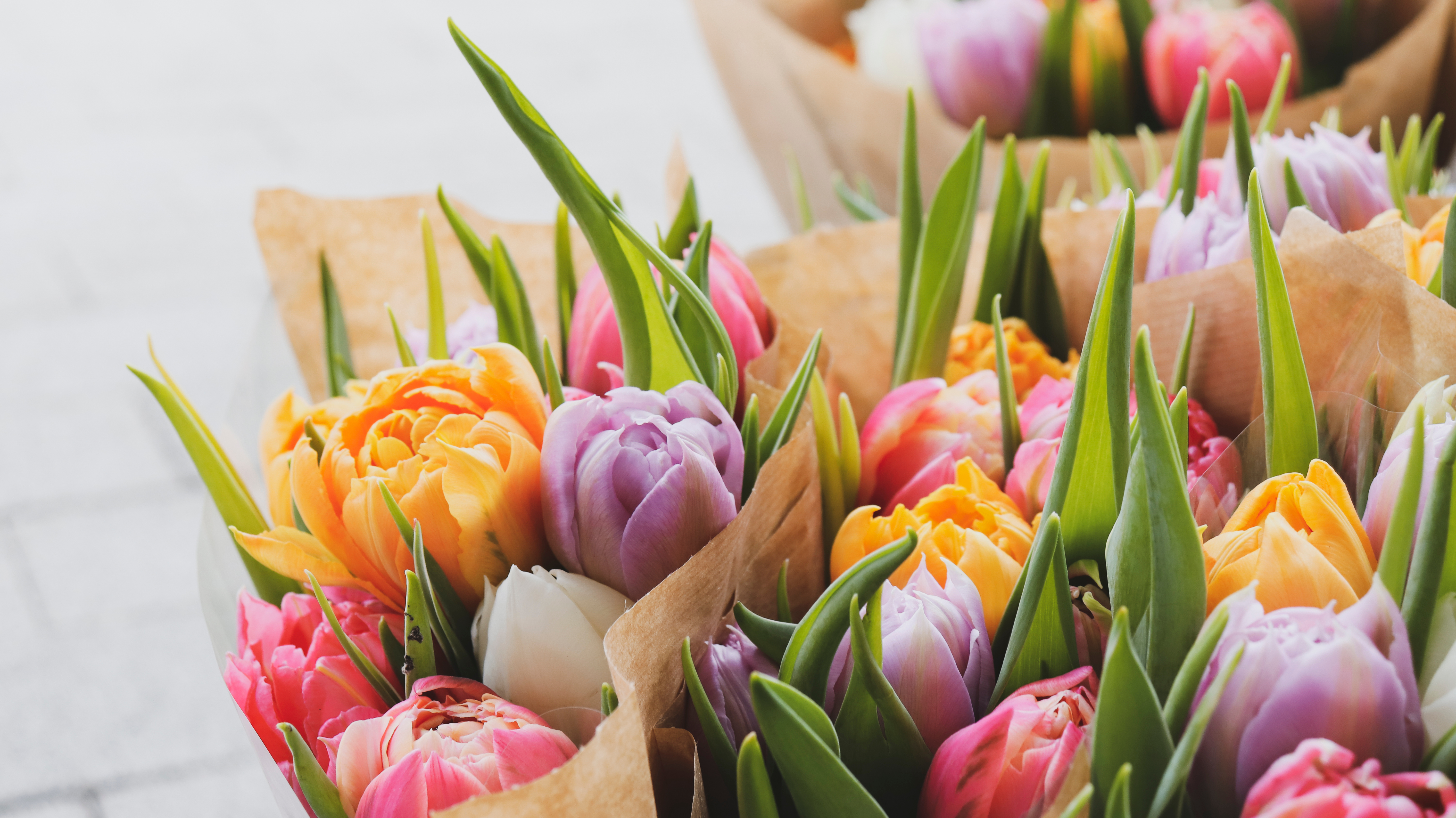 Fleurig en kleurrijk, zo'n tulpenboeket